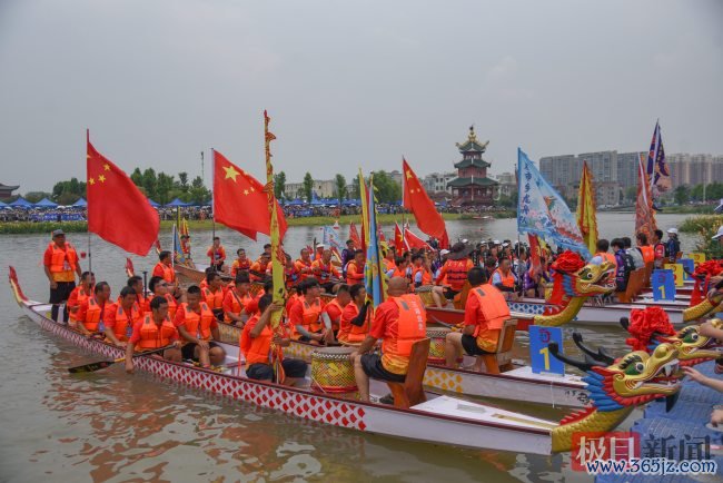 湖北江陵首届龙舟赛氛围拉满 龙舟竞渡扯后腿不凡